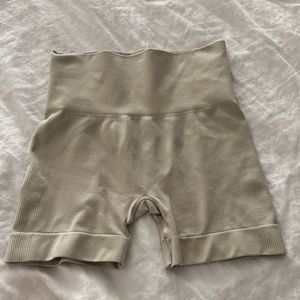 SETACTIVE SCULPTFLEX OATMILK BIKER SHORT